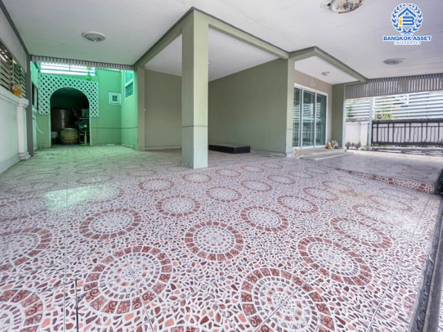 บ้านแฝดมือสองย่านนทบุรี ม.พฤกษาวิลเลจ22 บางกรวย-ไทรน้อย เนื้อที่ 39.1 ตร.ว. ฟังก์ชัน 3 ห้องนอน 2 ห้องน้ำ 2 ที่จอด บนทำเลที่ เดินทางสะดวก เชื่อมต่อถนน นครอินทร์ ,ถนนบางกรวย-ไทรน้อย ,ซอยวัดสังฆทาน เข้าเมืองสะดวก ใกล้รถไฟฟ้าสายสีม่วง "สถานีแยกติวานนท์" และ ใกล้จุดขึ้นทางด่วน "พระราม7"